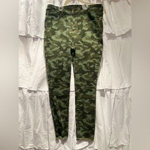 Size 10 old navy mid-rise camo skinny jeans with fringe ankle